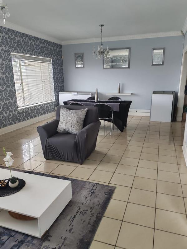 4 Bedroom Property for Sale in Parkside Eastern Cape